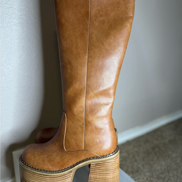 dELiA*s Brown Heeled Platform Boots - Picture 4 of 6